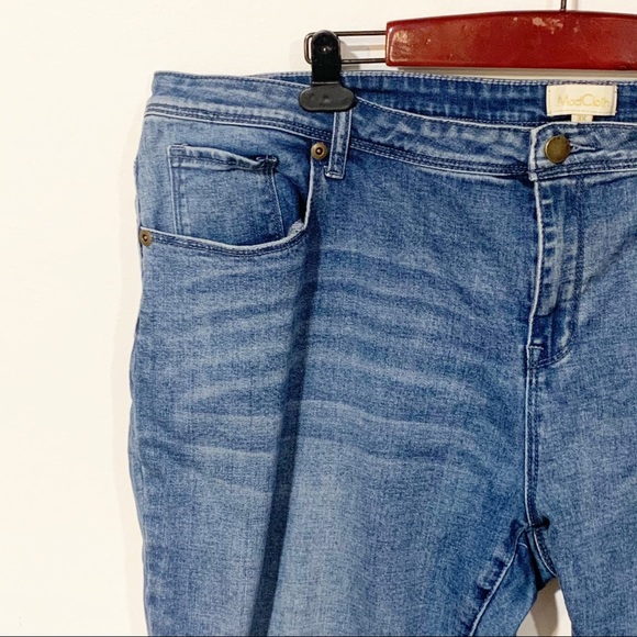 Modcloth Plus Size 3X Light Wash Distressed Ripped Straight Leg Jeans - Picture 2 of 6